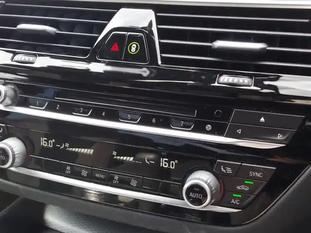 ＢＭＷ ５２３ｄ xDrive Mスピリット 埼玉県 2020(令2)年 2.8万km グレー 1オーナー/アダプティブクルーズコントロール/インテリジェントセーフティ/ヘッドアップディスプレイ/パークディスタンスコントロール/ブラインドスポットモニター/コンフォートアクセス/全周囲カメラ/純正ナビ/ドラレコ/ETC/フルセグTV/シートポジションメモリー機能