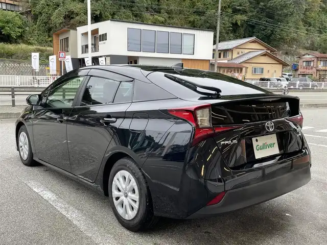 トヨタ プリウス S 岐阜県 2022(令4)年 6万km アティチュードブラックマイカ 4WD/純正ナビ　/・TV/Bluetooth/CD/アダプティブクルーズコントロール　/プリクラッシュセーフティ　/レーントレーシングアシスト　/オートハイビーム　/前後クリアランスソナー　/バックカメラ/ＡＣ１００Ｖアクセサリコンセント　/LEDヘッドランプ/フォグランプ/純正15インチアルミホイール/ウインドシールドデアイサー/ＥＴＣ/禁煙車/スペアキー×1