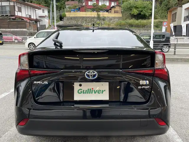 トヨタ プリウス S 岐阜県 2022(令4)年 6万km アティチュードブラックマイカ 4WD/純正ナビ　/・TV/Bluetooth/CD/アダプティブクルーズコントロール　/プリクラッシュセーフティ　/レーントレーシングアシスト　/オートハイビーム　/前後クリアランスソナー　/バックカメラ/ＡＣ１００Ｖアクセサリコンセント　/LEDヘッドランプ/フォグランプ/純正15インチアルミホイール/ウインドシールドデアイサー/ＥＴＣ/禁煙車/スペアキー×1