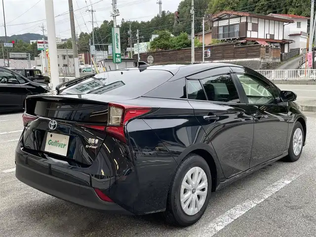 トヨタ プリウス S 岐阜県 2022(令4)年 6万km アティチュードブラックマイカ 4WD/純正ナビ　/・TV/Bluetooth/CD/アダプティブクルーズコントロール　/プリクラッシュセーフティ　/レーントレーシングアシスト　/オートハイビーム　/前後クリアランスソナー　/バックカメラ/ＡＣ１００Ｖアクセサリコンセント　/LEDヘッドランプ/フォグランプ/純正15インチアルミホイール/ウインドシールドデアイサー/ＥＴＣ/禁煙車/スペアキー×1
