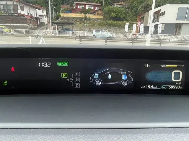 トヨタ プリウス S 岐阜県 2022(令4)年 6万km アティチュードブラックマイカ 4WD/純正ナビ　/・TV/Bluetooth/CD/アダプティブクルーズコントロール　/プリクラッシュセーフティ　/レーントレーシングアシスト　/オートハイビーム　/前後クリアランスソナー　/バックカメラ/ＡＣ１００Ｖアクセサリコンセント　/LEDヘッドランプ/フォグランプ/純正15インチアルミホイール/ウインドシールドデアイサー/ＥＴＣ/禁煙車/スペアキー×1