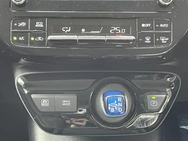 トヨタ プリウス S 岐阜県 2022(令4)年 6万km アティチュードブラックマイカ 4WD/純正ナビ　/・TV/Bluetooth/CD/アダプティブクルーズコントロール　/プリクラッシュセーフティ　/レーントレーシングアシスト　/オートハイビーム　/前後クリアランスソナー　/バックカメラ/ＡＣ１００Ｖアクセサリコンセント　/LEDヘッドランプ/フォグランプ/純正15インチアルミホイール/ウインドシールドデアイサー/ＥＴＣ/禁煙車/スペアキー×1