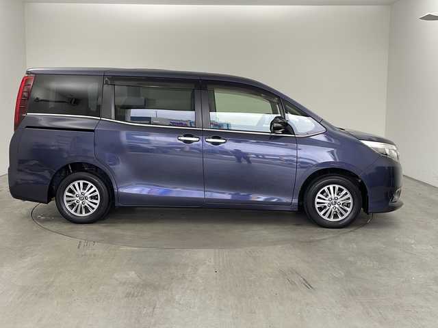 トヨタ エスクァイア Gi 兵庫県 2014(平26)年 4.8万km ダークバイオレットマイカメタリック ・純正ナビ/CD/DVD/BT/TV/・バックカメラ/・ビルトインETC/・ドライブレコーダー/・両側パワースライドドア/・クルーズコントロール/・合皮シート/・前席シートヒーター/・純正15インチアルミホイール/・リアロールサンシェード/・LEDライト/・フォグランプ/・ステアリングスイッチ/・防眩ミラー/・電動格納ミラー/・スマートキー/・スペアキー