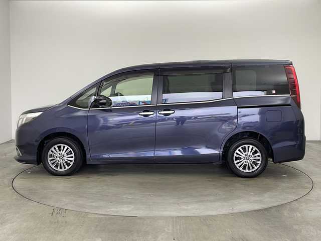 トヨタ エスクァイア Gi 兵庫県 2014(平26)年 4.8万km ダークバイオレットマイカメタリック ・純正ナビ/CD/DVD/BT/TV/・バックカメラ/・ビルトインETC/・ドライブレコーダー/・両側パワースライドドア/・クルーズコントロール/・合皮シート/・前席シートヒーター/・純正15インチアルミホイール/・リアロールサンシェード/・LEDライト/・フォグランプ/・ステアリングスイッチ/・防眩ミラー/・電動格納ミラー/・スマートキー/・スペアキー