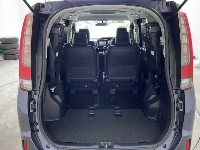 トヨタ エスクァイア Gi 兵庫県 2014(平26)年 4.8万km ダークバイオレットマイカメタリック ・純正ナビ/CD/DVD/BT/TV/・バックカメラ/・ビルトインETC/・ドライブレコーダー/・両側パワースライドドア/・クルーズコントロール/・合皮シート/・前席シートヒーター/・純正15インチアルミホイール/・リアロールサンシェード/・LEDライト/・フォグランプ/・ステアリングスイッチ/・防眩ミラー/・電動格納ミラー/・スマートキー/・スペアキー