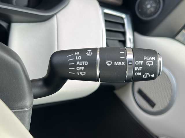 ランドローバー ランドローバー ディスカバリー HSE 静岡県 2018(平30)年 9万km 黒 純正ナビ/・Apple Car Play/・Android Auto/・Bluetooth/・USB/・HDMI/・フルセグTV/・CD/DVD/主要装備/・バックカメラ/・ドライブレコーダー/・白革/・前席パワーシート/・MERIDIANサウンド/・ダウンヒルアシスト/・走行モード切替/・パワーバックドア/・衝突回避/・レーンディパーチャーワーニング/・追従クルコン/・1列目+２列目左右独立温度調整オートエアコン