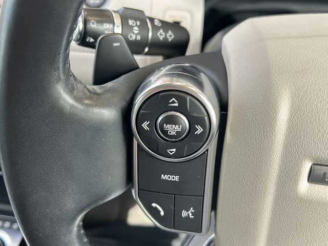 ランドローバー ランドローバー ディスカバリー HSE 静岡県 2018(平30)年 9万km 黒 純正ナビ/・Apple Car Play/・Android Auto/・Bluetooth/・USB/・HDMI/・フルセグTV/・CD/DVD/主要装備/・バックカメラ/・ドライブレコーダー/・白革/・前席パワーシート/・MERIDIANサウンド/・ダウンヒルアシスト/・走行モード切替/・パワーバックドア/・衝突回避/・レーンディパーチャーワーニング/・追従クルコン/・1列目+２列目左右独立温度調整オートエアコン