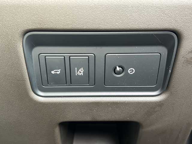 ランドローバー ランドローバー ディスカバリー HSE 静岡県 2018(平30)年 9万km 黒 純正ナビ/・Apple Car Play/・Android Auto/・Bluetooth/・USB/・HDMI/・フルセグTV/・CD/DVD/主要装備/・バックカメラ/・ドライブレコーダー/・白革/・前席パワーシート/・MERIDIANサウンド/・ダウンヒルアシスト/・走行モード切替/・パワーバックドア/・衝突回避/・レーンディパーチャーワーニング/・追従クルコン/・1列目+２列目左右独立温度調整オートエアコン