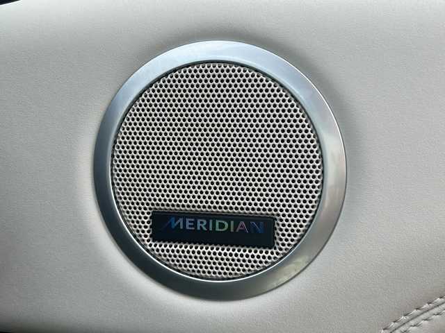 ランドローバー ランドローバー ディスカバリー HSE 静岡県 2018(平30)年 9万km 黒 純正ナビ/・Apple Car Play/・Android Auto/・Bluetooth/・USB/・HDMI/・フルセグTV/・CD/DVD/主要装備/・バックカメラ/・ドライブレコーダー/・白革/・前席パワーシート/・MERIDIANサウンド/・ダウンヒルアシスト/・走行モード切替/・パワーバックドア/・衝突回避/・レーンディパーチャーワーニング/・追従クルコン/・1列目+２列目左右独立温度調整オートエアコン