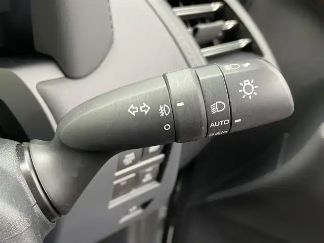 トヨタ アルファードハイブリット エグゼクティブ ラウンジ 愛知県 2023(令5)年 4.4万km プラチナホワイトパールマイカ モデリスタエアロ（F・S・R）/デジタルインナーミラー/ユニバーサルステップ/左右独立ムーンルーフ/純正ディスプレイオーディオナビ/（CD/DVD/FM/AM/BT/HDMI/AC100V）/フルセグTV（キャンセラー付き）/JBLサウンドシステム/リアエンターテイメントシステム/パノラミックビューモニター/ビルトイン2.0ETC/純正19インチAW/トヨタチームメイト/トヨタセーフティセンス/ブラインドスポットモニター/ヘッドアップディスプレイ/レーダークルーズコントロール/前後ドライブレコーダー/両側パワースライドドア/パワーバックドア/置くだけ充電/プロテクションフィルム/レインクリアリングブルーミラー/レザーシート/前席＋2列目パワーシート/前席＋2列目シートヒーター/エアシート/ハンドルヒーター/純正フロアマット/純正ドアバイザー/LEDヘッドライト/シーケンシャルウィンカー