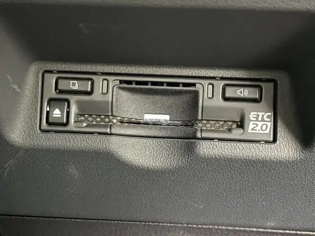 トヨタ アルファードハイブリット エグゼクティブ ラウンジ 愛知県 2023(令5)年 4.4万km プラチナホワイトパールマイカ モデリスタエアロ（F・S・R）/デジタルインナーミラー/ユニバーサルステップ/左右独立ムーンルーフ/純正ディスプレイオーディオナビ/（CD/DVD/FM/AM/BT/HDMI/AC100V）/フルセグTV（キャンセラー付き）/JBLサウンドシステム/リアエンターテイメントシステム/パノラミックビューモニター/ビルトイン2.0ETC/純正19インチAW/トヨタチームメイト/トヨタセーフティセンス/ブラインドスポットモニター/ヘッドアップディスプレイ/レーダークルーズコントロール/前後ドライブレコーダー/両側パワースライドドア/パワーバックドア/置くだけ充電/プロテクションフィルム/レインクリアリングブルーミラー/レザーシート/前席＋2列目パワーシート/前席＋2列目シートヒーター/エアシート/ハンドルヒーター/純正フロアマット/純正ドアバイザー/LEDヘッドライト/シーケンシャルウィンカー