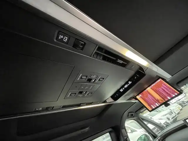 トヨタ アルファードハイブリット エグゼクティブ ラウンジ 愛知県 2023(令5)年 4.4万km プラチナホワイトパールマイカ モデリスタエアロ（F・S・R）/デジタルインナーミラー/ユニバーサルステップ/左右独立ムーンルーフ/純正ディスプレイオーディオナビ/（CD/DVD/FM/AM/BT/HDMI/AC100V）/フルセグTV（キャンセラー付き）/JBLサウンドシステム/リアエンターテイメントシステム/パノラミックビューモニター/ビルトイン2.0ETC/純正19インチAW/トヨタチームメイト/トヨタセーフティセンス/ブラインドスポットモニター/ヘッドアップディスプレイ/レーダークルーズコントロール/前後ドライブレコーダー/両側パワースライドドア/パワーバックドア/置くだけ充電/プロテクションフィルム/レインクリアリングブルーミラー/レザーシート/前席＋2列目パワーシート/前席＋2列目シートヒーター/エアシート/ハンドルヒーター/純正フロアマット/純正ドアバイザー/LEDヘッドライト/シーケンシャルウィンカー