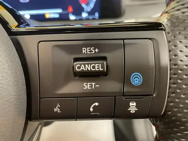 日産 オーラ ニスモ 群馬県 2022(令4)年 4.5万km ピュアホワイトパール / スーパーブラック 2トーン 安全性能/・プロパイロット/・エマージェンシーブレーキ/・ブラインドスポットモニター/・車線逸脱防止支援/・後退時車両検知/・駐車支援/純正9インチナビ/　　BT/フルセグ/    USB/HDMI/FM/AM/    AppleCarPlay/AndroidAuto/アラウンドビューモニター/デジタルインナーミラー/寒冷地仕様/前席シートヒーター/オートLEDヘッドライト/フォグランプ/リヤフォグランプ/置くだけ充電/電動パーキングブレーキ/オートブレーキホールド/スマートキー2本/純正17AW/純正フロアマット/前後ドライブレコーダー/ビルドインETC2.0