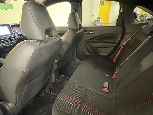 日産 オーラ ニスモ 群馬県 2022(令4)年 4.5万km ピュアホワイトパール / スーパーブラック 2トーン 安全性能/・プロパイロット/・エマージェンシーブレーキ/・ブラインドスポットモニター/・車線逸脱防止支援/・後退時車両検知/・駐車支援/純正9インチナビ/　　BT/フルセグ/    USB/HDMI/FM/AM/    AppleCarPlay/AndroidAuto/アラウンドビューモニター/デジタルインナーミラー/寒冷地仕様/前席シートヒーター/オートLEDヘッドライト/フォグランプ/リヤフォグランプ/置くだけ充電/電動パーキングブレーキ/オートブレーキホールド/スマートキー2本/純正17AW/純正フロアマット/前後ドライブレコーダー/ビルドインETC2.0