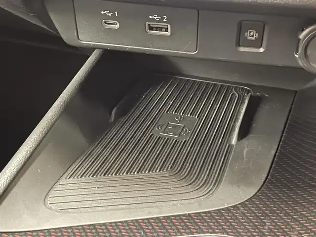 日産 オーラ ニスモ 群馬県 2022(令4)年 4.5万km ピュアホワイトパール / スーパーブラック 2トーン 安全性能/・プロパイロット/・エマージェンシーブレーキ/・ブラインドスポットモニター/・車線逸脱防止支援/・後退時車両検知/・駐車支援/純正9インチナビ/　　BT/フルセグ/    USB/HDMI/FM/AM/    AppleCarPlay/AndroidAuto/アラウンドビューモニター/デジタルインナーミラー/寒冷地仕様/前席シートヒーター/オートLEDヘッドライト/フォグランプ/リヤフォグランプ/置くだけ充電/電動パーキングブレーキ/オートブレーキホールド/スマートキー2本/純正17AW/純正フロアマット/前後ドライブレコーダー/ビルドインETC2.0