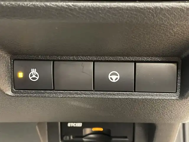 日産 オーラ ニスモ 群馬県 2022(令4)年 4.5万km ピュアホワイトパール / スーパーブラック 2トーン 安全性能/・プロパイロット/・エマージェンシーブレーキ/・ブラインドスポットモニター/・車線逸脱防止支援/・後退時車両検知/・駐車支援/純正9インチナビ/　　BT/フルセグ/    USB/HDMI/FM/AM/    AppleCarPlay/AndroidAuto/アラウンドビューモニター/デジタルインナーミラー/寒冷地仕様/前席シートヒーター/オートLEDヘッドライト/フォグランプ/リヤフォグランプ/置くだけ充電/電動パーキングブレーキ/オートブレーキホールド/スマートキー2本/純正17AW/純正フロアマット/前後ドライブレコーダー/ビルドインETC2.0