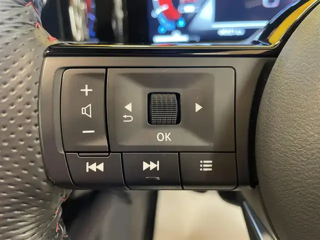 日産 オーラ ニスモ 群馬県 2022(令4)年 4.5万km ピュアホワイトパール / スーパーブラック 2トーン 安全性能/・プロパイロット/・エマージェンシーブレーキ/・ブラインドスポットモニター/・車線逸脱防止支援/・後退時車両検知/・駐車支援/純正9インチナビ/　　BT/フルセグ/    USB/HDMI/FM/AM/    AppleCarPlay/AndroidAuto/アラウンドビューモニター/デジタルインナーミラー/寒冷地仕様/前席シートヒーター/オートLEDヘッドライト/フォグランプ/リヤフォグランプ/置くだけ充電/電動パーキングブレーキ/オートブレーキホールド/スマートキー2本/純正17AW/純正フロアマット/前後ドライブレコーダー/ビルドインETC2.0