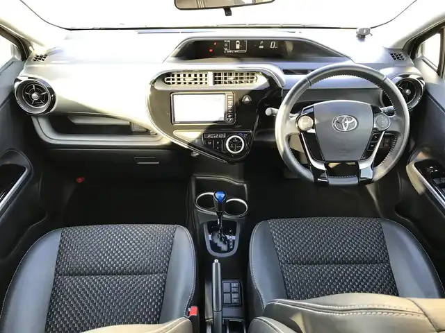 トヨタ アクア クロスオーバー 鳥取県 2017(平29)年 3.6万km ベージュ 純正ナビ/ワンセグ/CD/BT/バックカメラ・ETC/トヨタセーフティセンス/レーンキープアシスト/前後クリアランスソナー/ハーフレザーシート/ドライブレコーダー/キセノンヘットライト/オートハイビーム/純正16インチアルミホイール/プッシュエンジンスタート/オートハイビーム/ルーフレール/アイドリングストップ/スペアキー/フロアマット/ドアバイザー