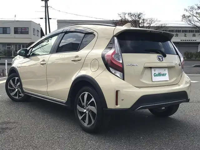 トヨタ アクア クロスオーバー 鳥取県 2017(平29)年 3.6万km ベージュ 純正ナビ/ワンセグ/CD/BT/バックカメラ・ETC/トヨタセーフティセンス/レーンキープアシスト/前後クリアランスソナー/ハーフレザーシート/ドライブレコーダー/キセノンヘットライト/オートハイビーム/純正16インチアルミホイール/プッシュエンジンスタート/オートハイビーム/ルーフレール/アイドリングストップ/スペアキー/フロアマット/ドアバイザー