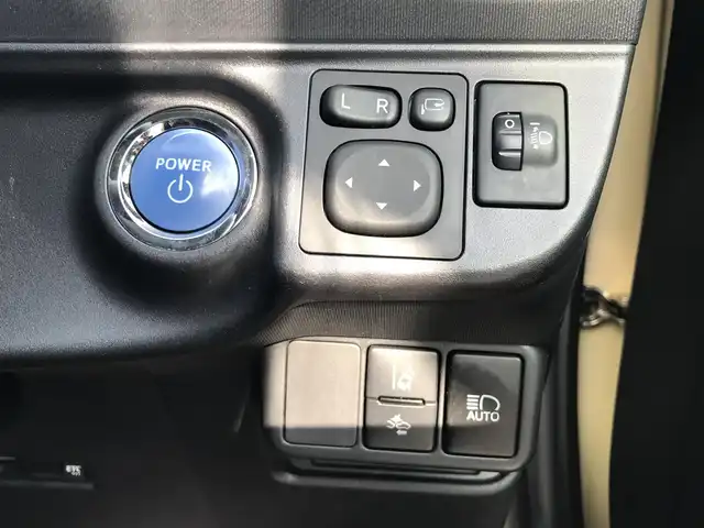 トヨタ アクア クロスオーバー 鳥取県 2017(平29)年 3.6万km ベージュ 純正ナビ/ワンセグ/CD/BT/バックカメラ・ETC/トヨタセーフティセンス/レーンキープアシスト/前後クリアランスソナー/ハーフレザーシート/ドライブレコーダー/キセノンヘットライト/オートハイビーム/純正16インチアルミホイール/プッシュエンジンスタート/オートハイビーム/ルーフレール/アイドリングストップ/スペアキー/フロアマット/ドアバイザー