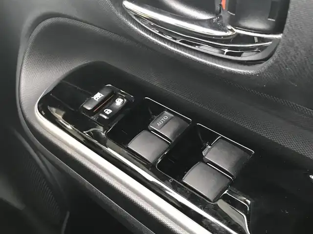 トヨタ アクア クロスオーバー 鳥取県 2017(平29)年 3.6万km ベージュ 純正ナビ/ワンセグ/CD/BT/バックカメラ・ETC/トヨタセーフティセンス/レーンキープアシスト/前後クリアランスソナー/ハーフレザーシート/ドライブレコーダー/キセノンヘットライト/オートハイビーム/純正16インチアルミホイール/プッシュエンジンスタート/オートハイビーム/ルーフレール/アイドリングストップ/スペアキー/フロアマット/ドアバイザー