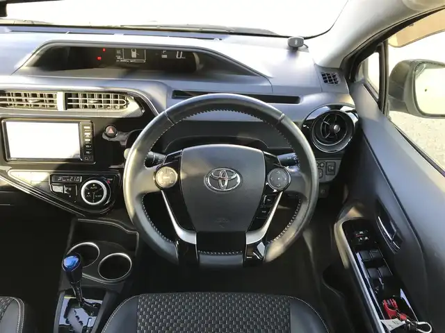 トヨタ アクア クロスオーバー 鳥取県 2017(平29)年 3.6万km ベージュ 純正ナビ/ワンセグ/CD/BT/バックカメラ・ETC/トヨタセーフティセンス/レーンキープアシスト/前後クリアランスソナー/ハーフレザーシート/ドライブレコーダー/キセノンヘットライト/オートハイビーム/純正16インチアルミホイール/プッシュエンジンスタート/オートハイビーム/ルーフレール/アイドリングストップ/スペアキー/フロアマット/ドアバイザー