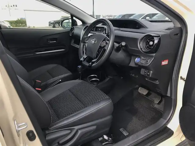 トヨタ アクア クロスオーバー 鳥取県 2017(平29)年 3.6万km ベージュ 純正ナビ/ワンセグ/CD/BT/バックカメラ・ETC/トヨタセーフティセンス/レーンキープアシスト/前後クリアランスソナー/ハーフレザーシート/ドライブレコーダー/キセノンヘットライト/オートハイビーム/純正16インチアルミホイール/プッシュエンジンスタート/オートハイビーム/ルーフレール/アイドリングストップ/スペアキー/フロアマット/ドアバイザー