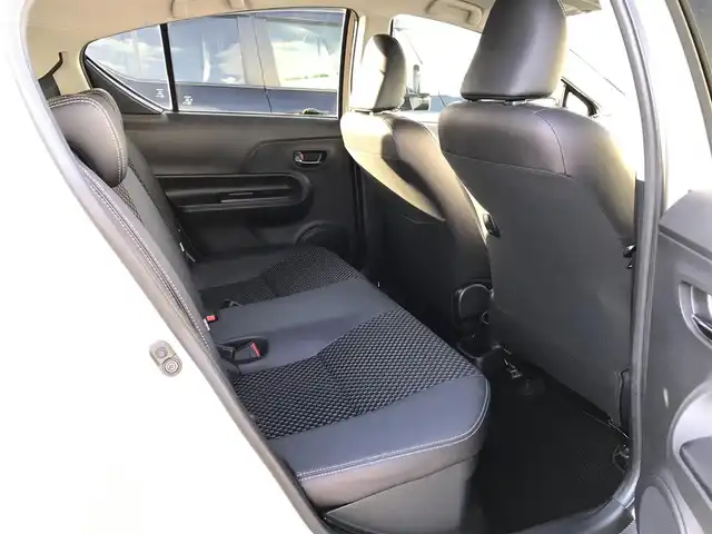 トヨタ アクア クロスオーバー 鳥取県 2017(平29)年 3.6万km ベージュ 純正ナビ/ワンセグ/CD/BT/バックカメラ・ETC/トヨタセーフティセンス/レーンキープアシスト/前後クリアランスソナー/ハーフレザーシート/ドライブレコーダー/キセノンヘットライト/オートハイビーム/純正16インチアルミホイール/プッシュエンジンスタート/オートハイビーム/ルーフレール/アイドリングストップ/スペアキー/フロアマット/ドアバイザー