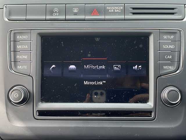 フォルクスワーゲン ポロ TSIコンフォートL アップグレードPKG 福岡県 2015(平27)年 3.3万km グラシオーサブラウンメタリック ワンオーナー　/コンポジションメディア　/Ｂｌｕｅｔｏｏｔｈ　/ＵＳＢポート　/ＳＤカードスロット/ＡＵＸポート　/ＣＤ/ＡＭ　ＦＭ　/スペアキー１本/純正フロアマット　/ＭＴモード付ＡＴ車　/カーテンエアバッグ　/アイドリングストップ/全席オートパワーウィンドウ/パワーステアリング/リモコンキー/保証書/取扱説明書