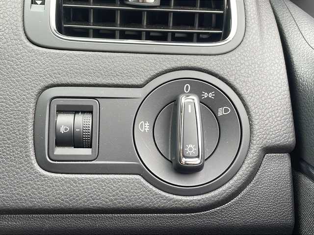 フォルクスワーゲン ポロ TSIコンフォートL アップグレードPKG 福岡県 2015(平27)年 3.3万km グラシオーサブラウンメタリック ワンオーナー　/コンポジションメディア　/Ｂｌｕｅｔｏｏｔｈ　/ＵＳＢポート　/ＳＤカードスロット/ＡＵＸポート　/ＣＤ/ＡＭ　ＦＭ　/スペアキー１本/純正フロアマット　/ＭＴモード付ＡＴ車　/カーテンエアバッグ　/アイドリングストップ/全席オートパワーウィンドウ/パワーステアリング/リモコンキー/保証書/取扱説明書