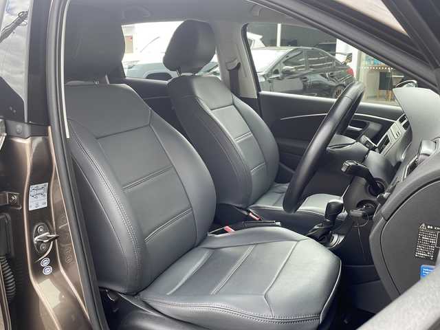 フォルクスワーゲン ポロ TSIコンフォートL アップグレードPKG 福岡県 2015(平27)年 3.3万km グラシオーサブラウンメタリック ワンオーナー　/コンポジションメディア　/Ｂｌｕｅｔｏｏｔｈ　/ＵＳＢポート　/ＳＤカードスロット/ＡＵＸポート　/ＣＤ/ＡＭ　ＦＭ　/スペアキー１本/純正フロアマット　/ＭＴモード付ＡＴ車　/カーテンエアバッグ　/アイドリングストップ/全席オートパワーウィンドウ/パワーステアリング/リモコンキー/保証書/取扱説明書