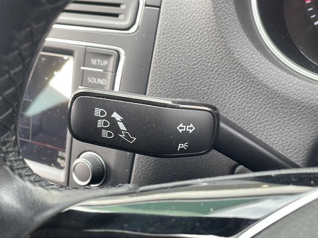 フォルクスワーゲン ポロ TSIコンフォートL アップグレードPKG 福岡県 2015(平27)年 3.3万km グラシオーサブラウンメタリック ワンオーナー　/コンポジションメディア　/Ｂｌｕｅｔｏｏｔｈ　/ＵＳＢポート　/ＳＤカードスロット/ＡＵＸポート　/ＣＤ/ＡＭ　ＦＭ　/スペアキー１本/純正フロアマット　/ＭＴモード付ＡＴ車　/カーテンエアバッグ　/アイドリングストップ/全席オートパワーウィンドウ/パワーステアリング/リモコンキー/保証書/取扱説明書