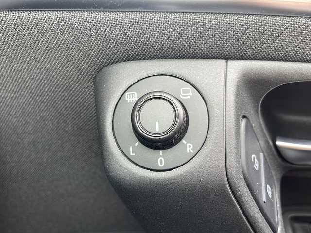 フォルクスワーゲン ポロ TSIコンフォートL アップグレードPKG 福岡県 2015(平27)年 3.3万km グラシオーサブラウンメタリック ワンオーナー　/コンポジションメディア　/Ｂｌｕｅｔｏｏｔｈ　/ＵＳＢポート　/ＳＤカードスロット/ＡＵＸポート　/ＣＤ/ＡＭ　ＦＭ　/スペアキー１本/純正フロアマット　/ＭＴモード付ＡＴ車　/カーテンエアバッグ　/アイドリングストップ/全席オートパワーウィンドウ/パワーステアリング/リモコンキー/保証書/取扱説明書