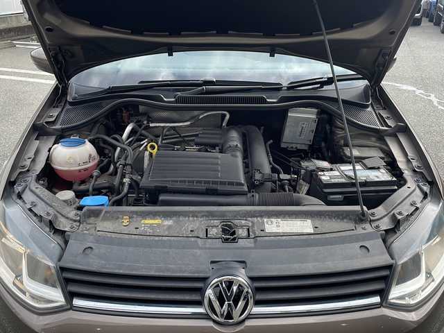 フォルクスワーゲン ポロ TSIコンフォートL アップグレードPKG 福岡県 2015(平27)年 3.3万km グラシオーサブラウンメタリック ワンオーナー　/コンポジションメディア　/Ｂｌｕｅｔｏｏｔｈ　/ＵＳＢポート　/ＳＤカードスロット/ＡＵＸポート　/ＣＤ/ＡＭ　ＦＭ　/スペアキー１本/純正フロアマット　/ＭＴモード付ＡＴ車　/カーテンエアバッグ　/アイドリングストップ/全席オートパワーウィンドウ/パワーステアリング/リモコンキー/保証書/取扱説明書