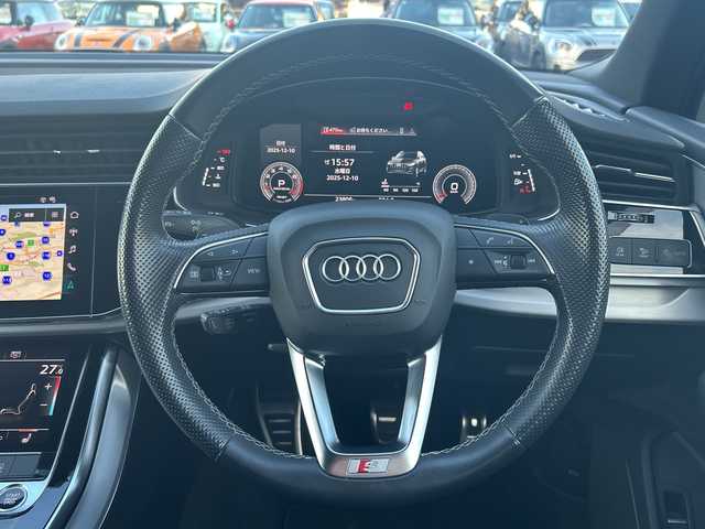 アウディ アウディ Ｑ７ 55TFSIクワトロ Sライン 滋賀県 2023(令5)年 2.4万km グレイシアホワイトメタリック ・4WD/・7シーターパッケージ/・プレミアムパッケージ/・Audiプレセンス/・バーチャルコックピット/・純正ナビ/フルセグTV/BT/・360°カメラ/・AppleCarplay/・イージークローザー/・4ゾーンオートエアコン/・エアサスペンション/・前後純正ドライブレコーダー/・パワーバックドア/・ACC/・レザーシート/・前席パワーシート/・前席シートヒーター/・電動格納サードシート/・ヘッドアップディスプレイ/・スマートキー