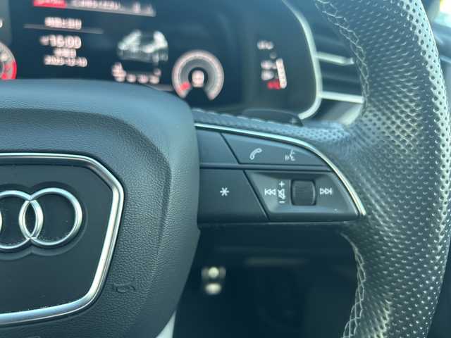 アウディ アウディ Ｑ７ 55TFSIクワトロ Sライン 滋賀県 2023(令5)年 2.4万km グレイシアホワイトメタリック ・4WD/・7シーターパッケージ/・プレミアムパッケージ/・Audiプレセンス/・バーチャルコックピット/・純正ナビ/フルセグTV/BT/・360°カメラ/・AppleCarplay/・イージークローザー/・4ゾーンオートエアコン/・エアサスペンション/・前後純正ドライブレコーダー/・パワーバックドア/・ACC/・レザーシート/・前席パワーシート/・前席シートヒーター/・電動格納サードシート/・ヘッドアップディスプレイ/・スマートキー