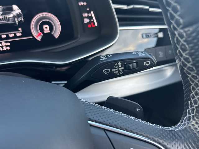 アウディ アウディ Ｑ７ 55TFSIクワトロ Sライン 滋賀県 2023(令5)年 2.4万km グレイシアホワイトメタリック ・4WD/・7シーターパッケージ/・プレミアムパッケージ/・Audiプレセンス/・バーチャルコックピット/・純正ナビ/フルセグTV/BT/・360°カメラ/・AppleCarplay/・イージークローザー/・4ゾーンオートエアコン/・エアサスペンション/・前後純正ドライブレコーダー/・パワーバックドア/・ACC/・レザーシート/・前席パワーシート/・前席シートヒーター/・電動格納サードシート/・ヘッドアップディスプレイ/・スマートキー