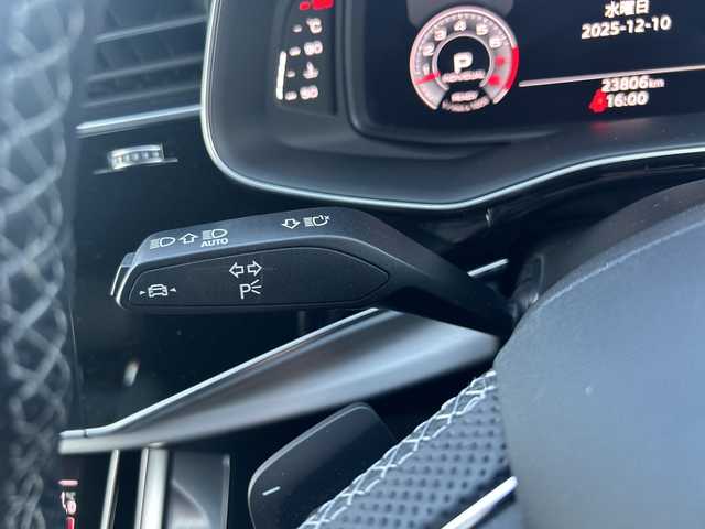 アウディ アウディ Ｑ７ 55TFSIクワトロ Sライン 滋賀県 2023(令5)年 2.4万km グレイシアホワイトメタリック ・4WD/・7シーターパッケージ/・プレミアムパッケージ/・Audiプレセンス/・バーチャルコックピット/・純正ナビ/フルセグTV/BT/・360°カメラ/・AppleCarplay/・イージークローザー/・4ゾーンオートエアコン/・エアサスペンション/・前後純正ドライブレコーダー/・パワーバックドア/・ACC/・レザーシート/・前席パワーシート/・前席シートヒーター/・電動格納サードシート/・ヘッドアップディスプレイ/・スマートキー