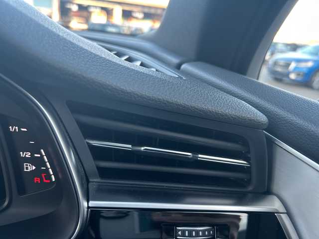 アウディ アウディ Ｑ７ 55TFSIクワトロ Sライン 滋賀県 2023(令5)年 2.4万km グレイシアホワイトメタリック ・4WD/・7シーターパッケージ/・プレミアムパッケージ/・Audiプレセンス/・バーチャルコックピット/・純正ナビ/フルセグTV/BT/・360°カメラ/・AppleCarplay/・イージークローザー/・4ゾーンオートエアコン/・エアサスペンション/・前後純正ドライブレコーダー/・パワーバックドア/・ACC/・レザーシート/・前席パワーシート/・前席シートヒーター/・電動格納サードシート/・ヘッドアップディスプレイ/・スマートキー