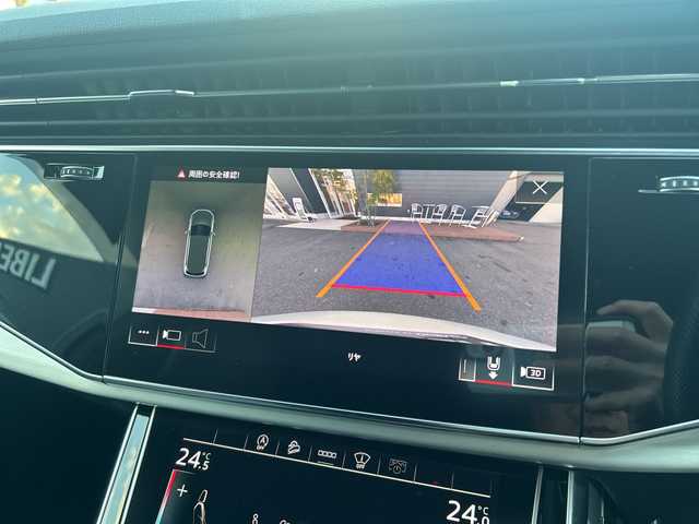 アウディ アウディ Ｑ７ 55TFSIクワトロ Sライン 滋賀県 2023(令5)年 2.4万km グレイシアホワイトメタリック ・4WD/・7シーターパッケージ/・プレミアムパッケージ/・Audiプレセンス/・バーチャルコックピット/・純正ナビ/フルセグTV/BT/・360°カメラ/・AppleCarplay/・イージークローザー/・4ゾーンオートエアコン/・エアサスペンション/・前後純正ドライブレコーダー/・パワーバックドア/・ACC/・レザーシート/・前席パワーシート/・前席シートヒーター/・電動格納サードシート/・ヘッドアップディスプレイ/・スマートキー