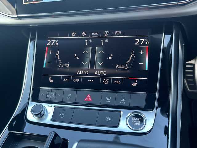 アウディ アウディ Ｑ７ 55TFSIクワトロ Sライン 滋賀県 2023(令5)年 2.4万km グレイシアホワイトメタリック ・4WD/・7シーターパッケージ/・プレミアムパッケージ/・Audiプレセンス/・バーチャルコックピット/・純正ナビ/フルセグTV/BT/・360°カメラ/・AppleCarplay/・イージークローザー/・4ゾーンオートエアコン/・エアサスペンション/・前後純正ドライブレコーダー/・パワーバックドア/・ACC/・レザーシート/・前席パワーシート/・前席シートヒーター/・電動格納サードシート/・ヘッドアップディスプレイ/・スマートキー