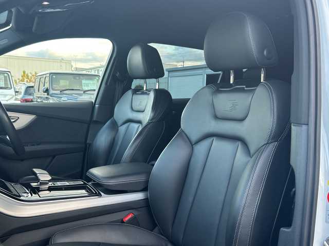 アウディ アウディ Ｑ７ 55TFSIクワトロ Sライン 滋賀県 2023(令5)年 2.4万km グレイシアホワイトメタリック ・4WD/・7シーターパッケージ/・プレミアムパッケージ/・Audiプレセンス/・バーチャルコックピット/・純正ナビ/フルセグTV/BT/・360°カメラ/・AppleCarplay/・イージークローザー/・4ゾーンオートエアコン/・エアサスペンション/・前後純正ドライブレコーダー/・パワーバックドア/・ACC/・レザーシート/・前席パワーシート/・前席シートヒーター/・電動格納サードシート/・ヘッドアップディスプレイ/・スマートキー