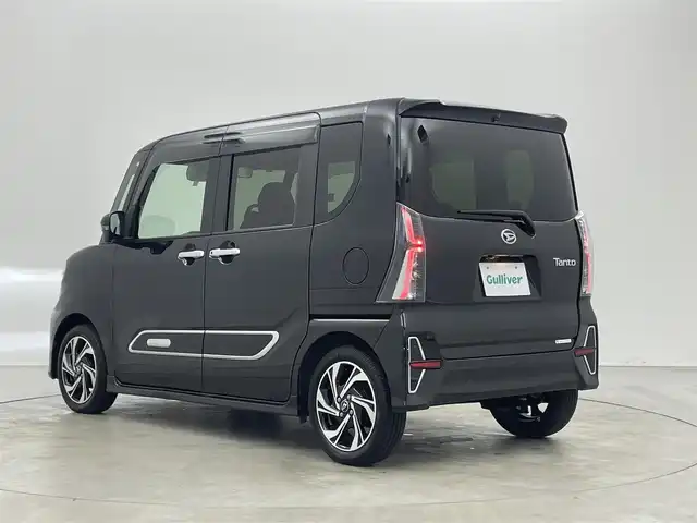 ダイハツ タント カスタム RS スタイルセレクション 埼玉県 2022(令4)年 1.6万km ブラックマイカメタリック ターボ車/社外ナビ/（フルセグ/CD/DVD/SD/Bluetooth/MSV）/両側パワースライド/パノラマモニター/純正ビルトインETC/レーダークルーズ/レーンキープアシスト/衝突軽減ブレーキ/クリアランスソナー/ハーフレザーシート/前席シートヒーター/LEDヘッドライト/オートライト/LEDフォグライト/ブレーキホールド/アイドリングストップ/スマートキー/プッシュエンジンスタート/ステアリングスイッチ/本革巻きステアリング/純正フロアマット/サイドバイザー/ウインカードアミラー/電動格納ドアミラー