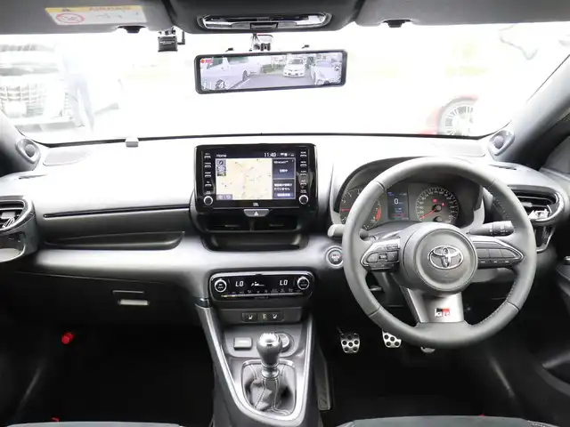トヨタ ＧＲヤリス RZ ハイパフォーマンス 神奈川県 2024(令6)年 0.3万km プラチナホワイトパールマイカ 6MT &4WD/ワンオーナー /GRスポーツマフラー/社外デジタルインナーミラー型ドラレコ ZDR038/フルLEDヘッドランプ/MORIZOサイン(フロントガラス左側)/ステアリングヒーター/シートヒーター(運転席&助手席)/8インチディスプレイオーディオ(ナビあり)/JBLサウンドシステム/ETC2.0/純正フロアマット/純正18インチAW/プッシュスタート&スマートキー/スペアスマートキー1個/保証書/取扱説明書&ナビ取扱説明書