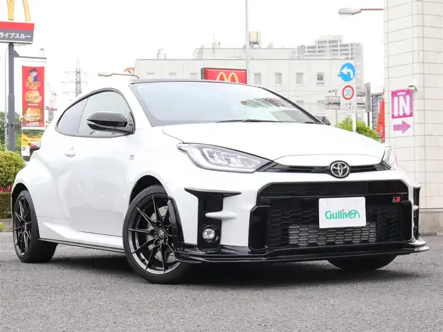 トヨタ ＧＲヤリス RZ ハイパフォーマンス 神奈川県 2024(令6)年 0.3万km プラチナホワイトパールマイカ 6MT &4WD/ワンオーナー /GRスポーツマフラー/社外デジタルインナーミラー型ドラレコ ZDR038/フルLEDヘッドランプ/MORIZOサイン(フロントガラス左側)/ステアリングヒーター/シートヒーター(運転席&助手席)/8インチディスプレイオーディオ(ナビあり)/JBLサウンドシステム/ETC2.0/純正フロアマット/純正18インチAW/プッシュスタート&スマートキー/スペアスマートキー1個/保証書/取扱説明書&ナビ取扱説明書