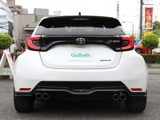 トヨタ ＧＲヤリス RZ ハイパフォーマンス 神奈川県 2024(令6)年 0.3万km プラチナホワイトパールマイカ 6MT &4WD/ワンオーナー /GRスポーツマフラー/社外デジタルインナーミラー型ドラレコ ZDR038/フルLEDヘッドランプ/MORIZOサイン(フロントガラス左側)/ステアリングヒーター/シートヒーター(運転席&助手席)/8インチディスプレイオーディオ(ナビあり)/JBLサウンドシステム/ETC2.0/純正フロアマット/純正18インチAW/プッシュスタート&スマートキー/スペアスマートキー1個/保証書/取扱説明書&ナビ取扱説明書