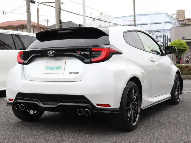 トヨタ ＧＲヤリス RZ ハイパフォーマンス 神奈川県 2024(令6)年 0.3万km プラチナホワイトパールマイカ 6MT &4WD/ワンオーナー /GRスポーツマフラー/社外デジタルインナーミラー型ドラレコ ZDR038/フルLEDヘッドランプ/MORIZOサイン(フロントガラス左側)/ステアリングヒーター/シートヒーター(運転席&助手席)/8インチディスプレイオーディオ(ナビあり)/JBLサウンドシステム/ETC2.0/純正フロアマット/純正18インチAW/プッシュスタート&スマートキー/スペアスマートキー1個/保証書/取扱説明書&ナビ取扱説明書