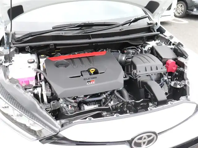 トヨタ ＧＲヤリス RZ ハイパフォーマンス 神奈川県 2024(令6)年 0.3万km プラチナホワイトパールマイカ 6MT &4WD/ワンオーナー /GRスポーツマフラー/社外デジタルインナーミラー型ドラレコ ZDR038/フルLEDヘッドランプ/MORIZOサイン(フロントガラス左側)/ステアリングヒーター/シートヒーター(運転席&助手席)/8インチディスプレイオーディオ(ナビあり)/JBLサウンドシステム/ETC2.0/純正フロアマット/純正18インチAW/プッシュスタート&スマートキー/スペアスマートキー1個/保証書/取扱説明書&ナビ取扱説明書