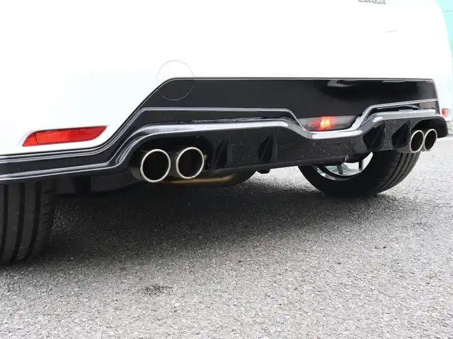 トヨタ ＧＲヤリス RZ ハイパフォーマンス 神奈川県 2024(令6)年 0.3万km プラチナホワイトパールマイカ 6MT &4WD/ワンオーナー /GRスポーツマフラー/社外デジタルインナーミラー型ドラレコ ZDR038/フルLEDヘッドランプ/MORIZOサイン(フロントガラス左側)/ステアリングヒーター/シートヒーター(運転席&助手席)/8インチディスプレイオーディオ(ナビあり)/JBLサウンドシステム/ETC2.0/純正フロアマット/純正18インチAW/プッシュスタート&スマートキー/スペアスマートキー1個/保証書/取扱説明書&ナビ取扱説明書