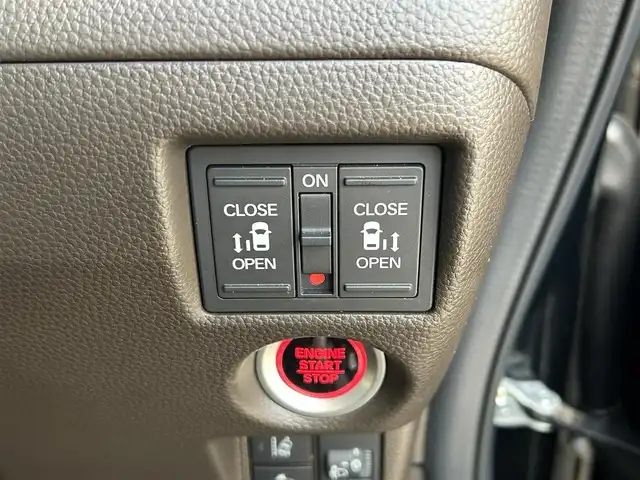 ホンダ Ｎ ＢＯＸ L ターボ 島根県 2023(令5)年 1万km クリスタルブラックパール 純正ナビ /Bluetoothオーディオ /バックカメラ /ビルトインETC /両側パワースライドドア /衝突軽減ブレーキ /レーンアシスト/シートヒーター /アダプティブクルーズコントロール /電子パーキングブレーキ/パドルシフト/リアサンシェード/純正LEDヘッドライト/純正フロアマット/ISOFIX